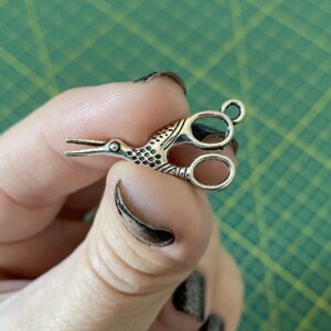 Pingente tesoura passarinho